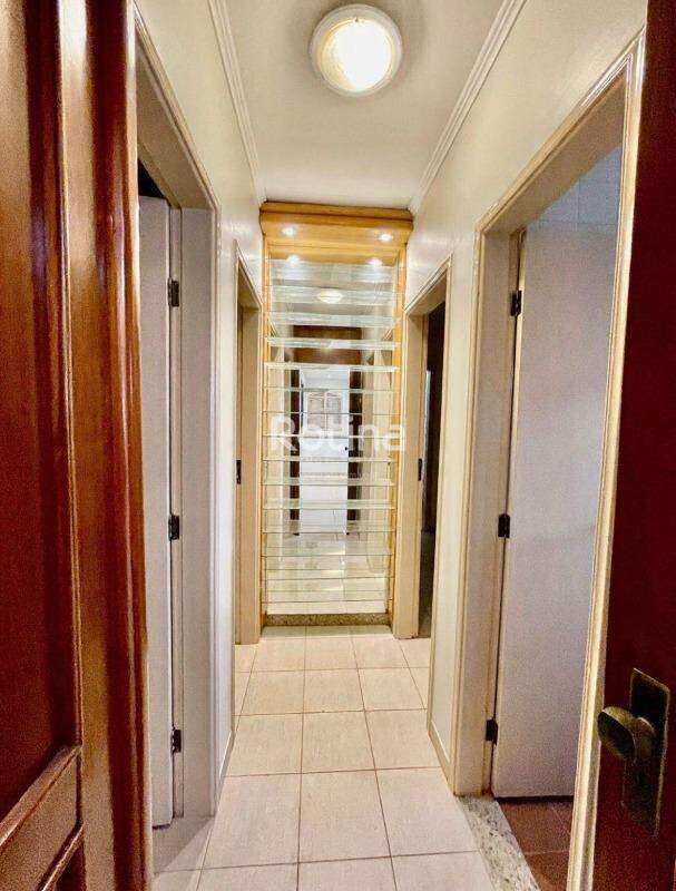 Casa à venda, 3 quartos em Uberlândia no bairro Santa Mônica no valor de R$ 600.000,00 - Rotina Imobiliária: 