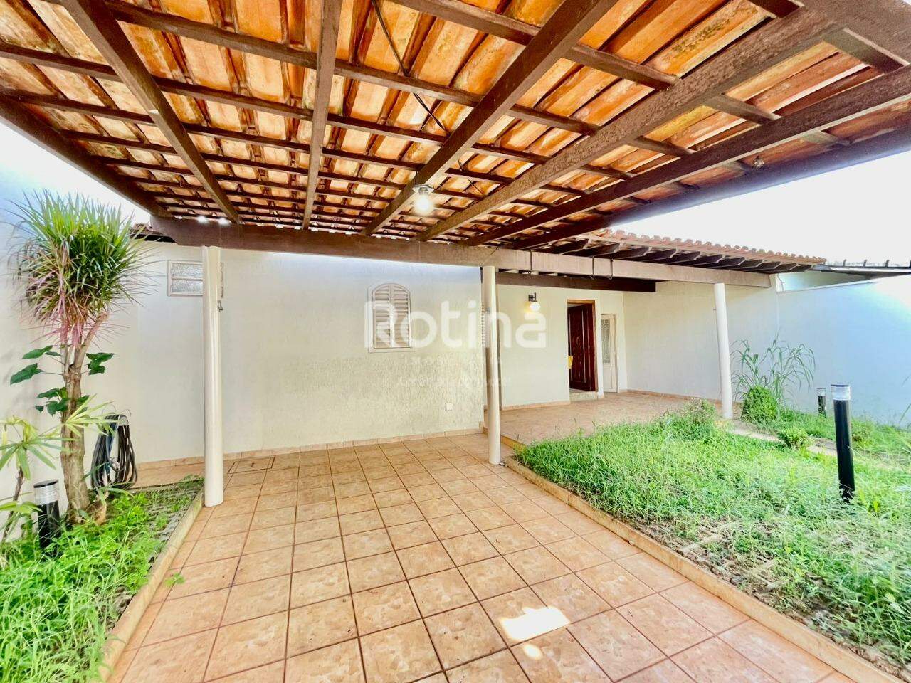 Casa à venda, 3 quartos em Uberlândia no bairro Santa Mônica no valor de R$ 600.000,00 - Rotina Imobiliária: 