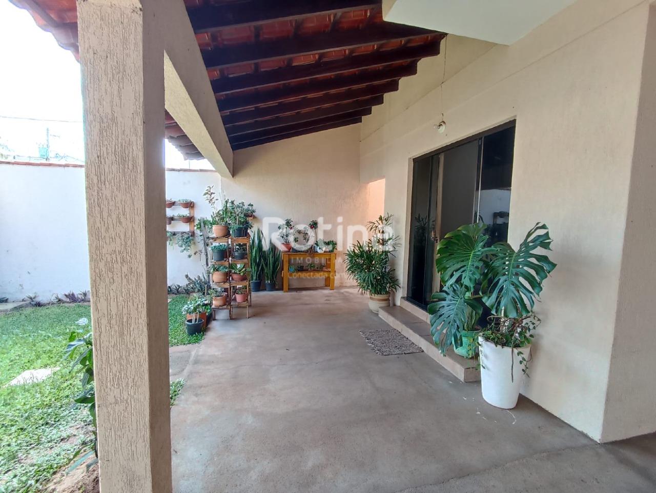 Casa à venda, 4 quartos em Uberlândia no bairro Nossa Senhora das Graças no valor de R$ 840.000,00 - Rotina Imobiliária: 