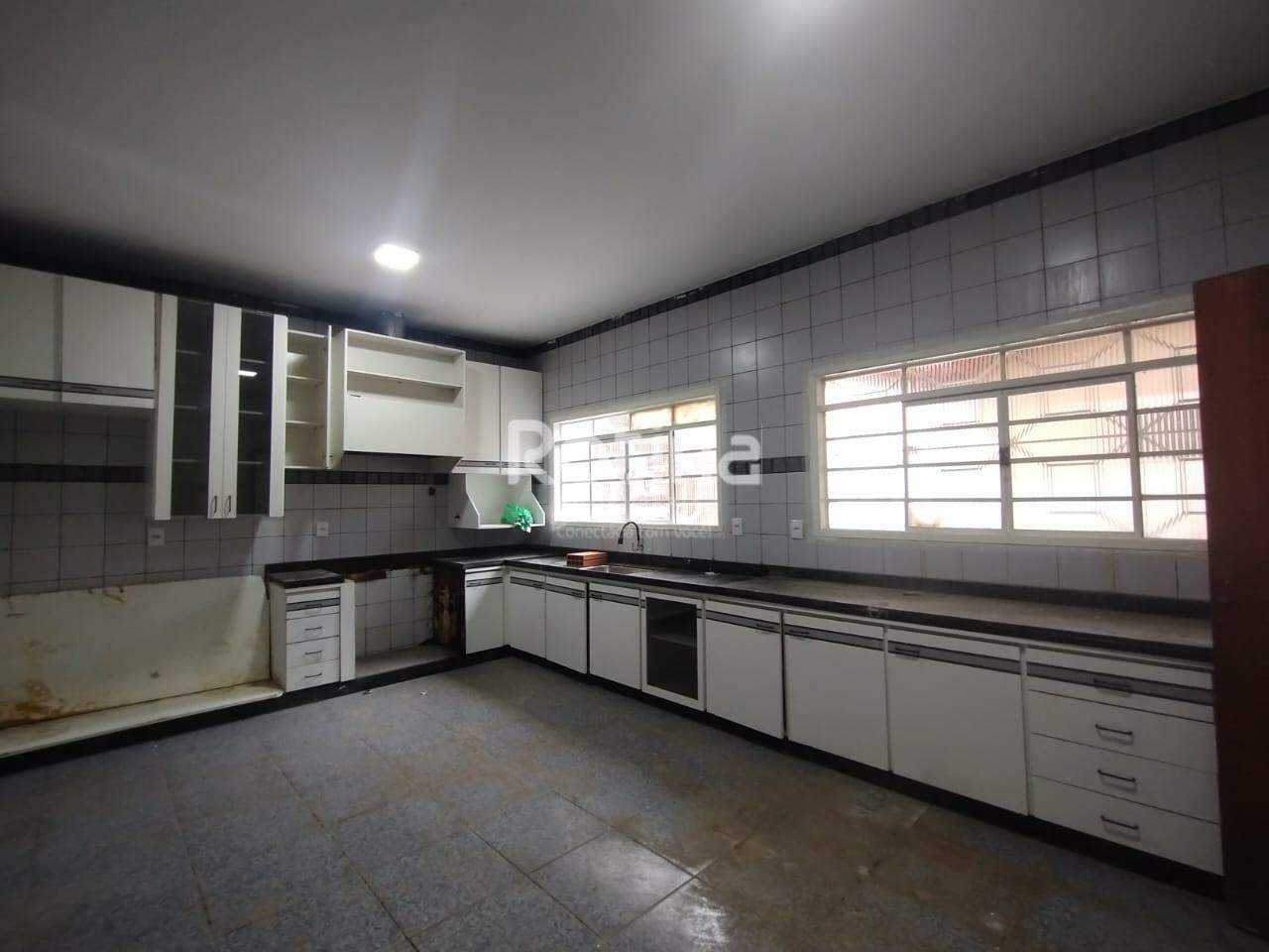 Casa para alugar, 4 quartos em Uberlândia no bairro Lídice no valor de R$ 4.400,00 - Rotina Imobiliária: 