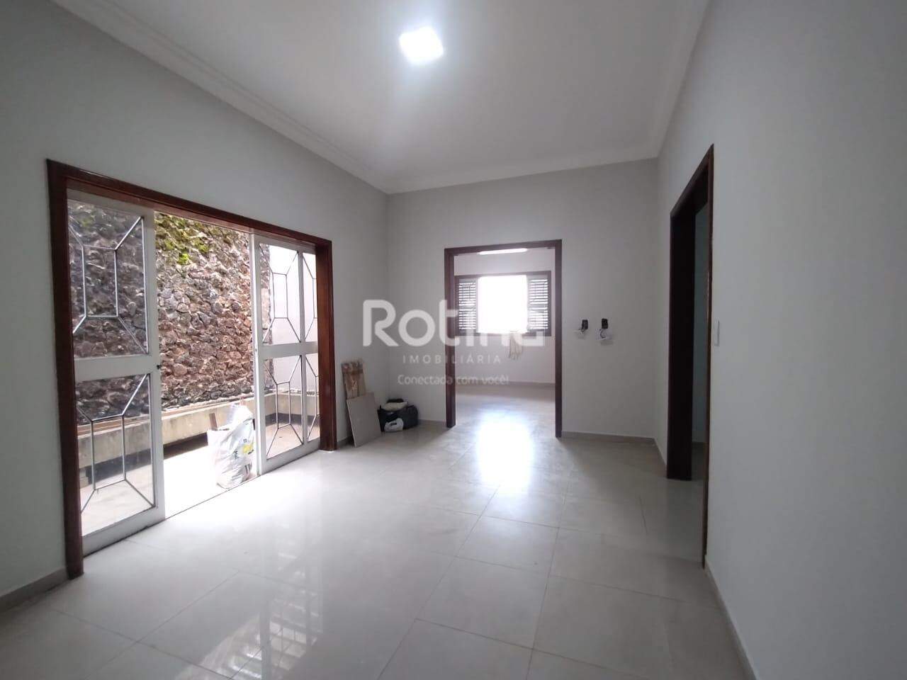 Casa para alugar, 4 quartos em Uberlândia no bairro Lídice no valor de R$ 4.400,00 - Rotina Imobiliária: 