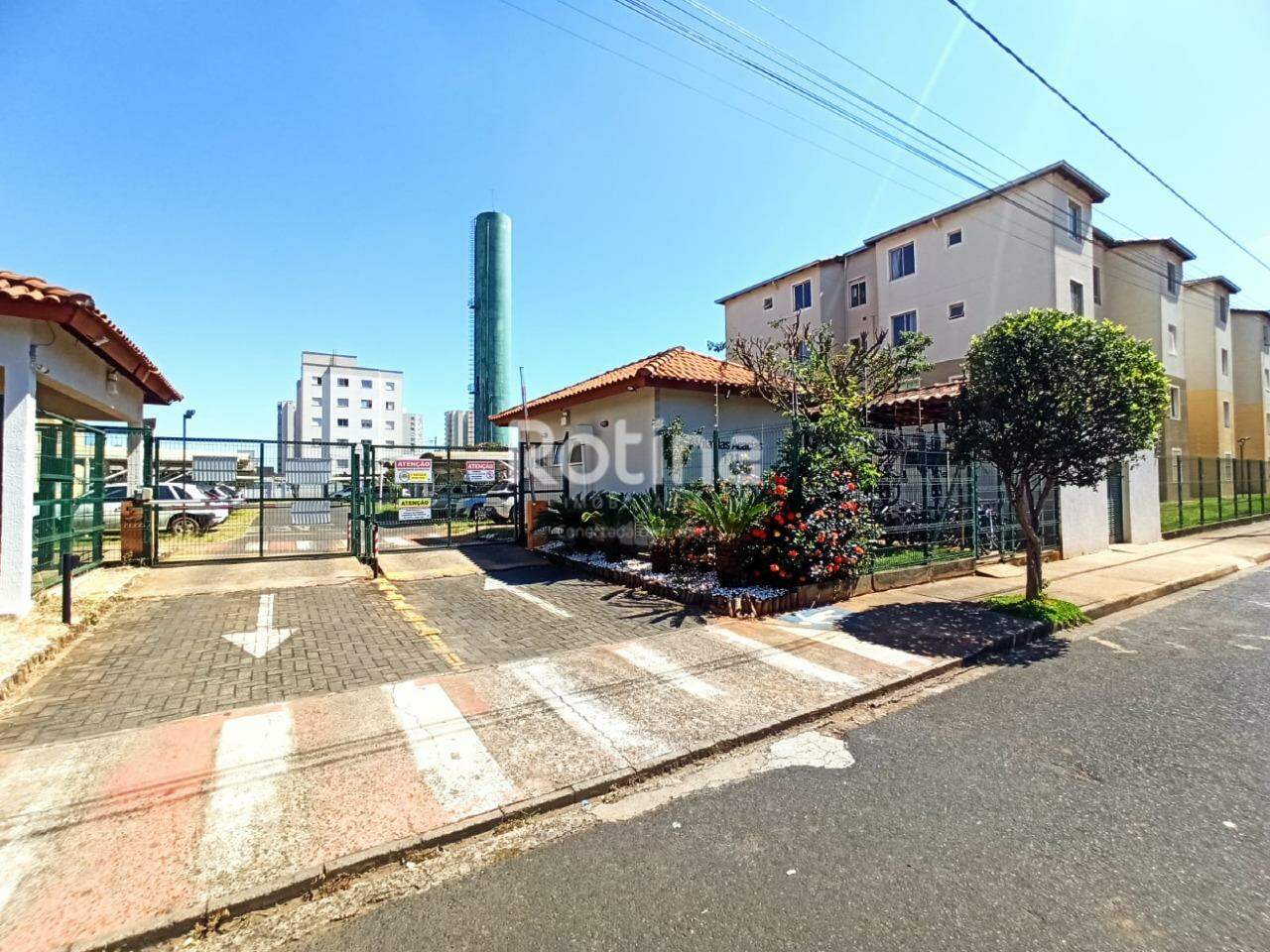 Apartamento para alugar, 3 quartos em Uberlândia no bairro Novo Mundo no valor de R$ 1.200,00 - Rotina Imobiliária: 