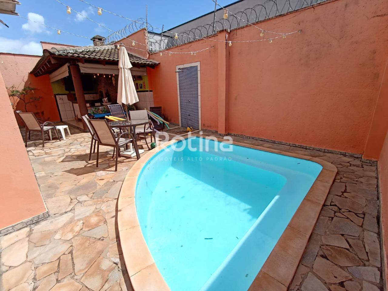 Casa Condomínio Fechado à venda, 4 quartos em Uberlândia no bairro Cond. Royal Park Residence no valor de R$ 1.490.000,00 - Rotina Imobiliária: 