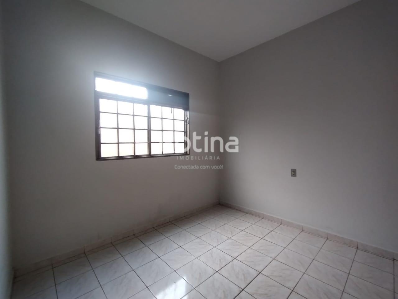 Casa para alugar, 3 quartos em Uberlândia no bairro Santa Mônica no valor de R$ 1.700,00 - Rotina Imobiliária: 