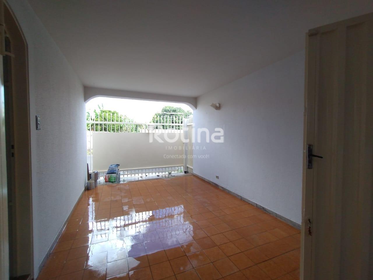 Casa para alugar, 3 quartos em Uberlândia no bairro Tibery no valor de R$ 2.400,00 - Rotina Imobiliária: 