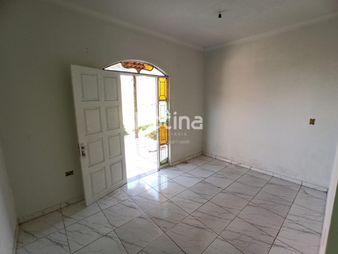 Casa para alugar, 2 quartos em Uberlândia no bairro Residencial Gramado no valor de R$ 1.200,00 - Rotina Imobiliária: 