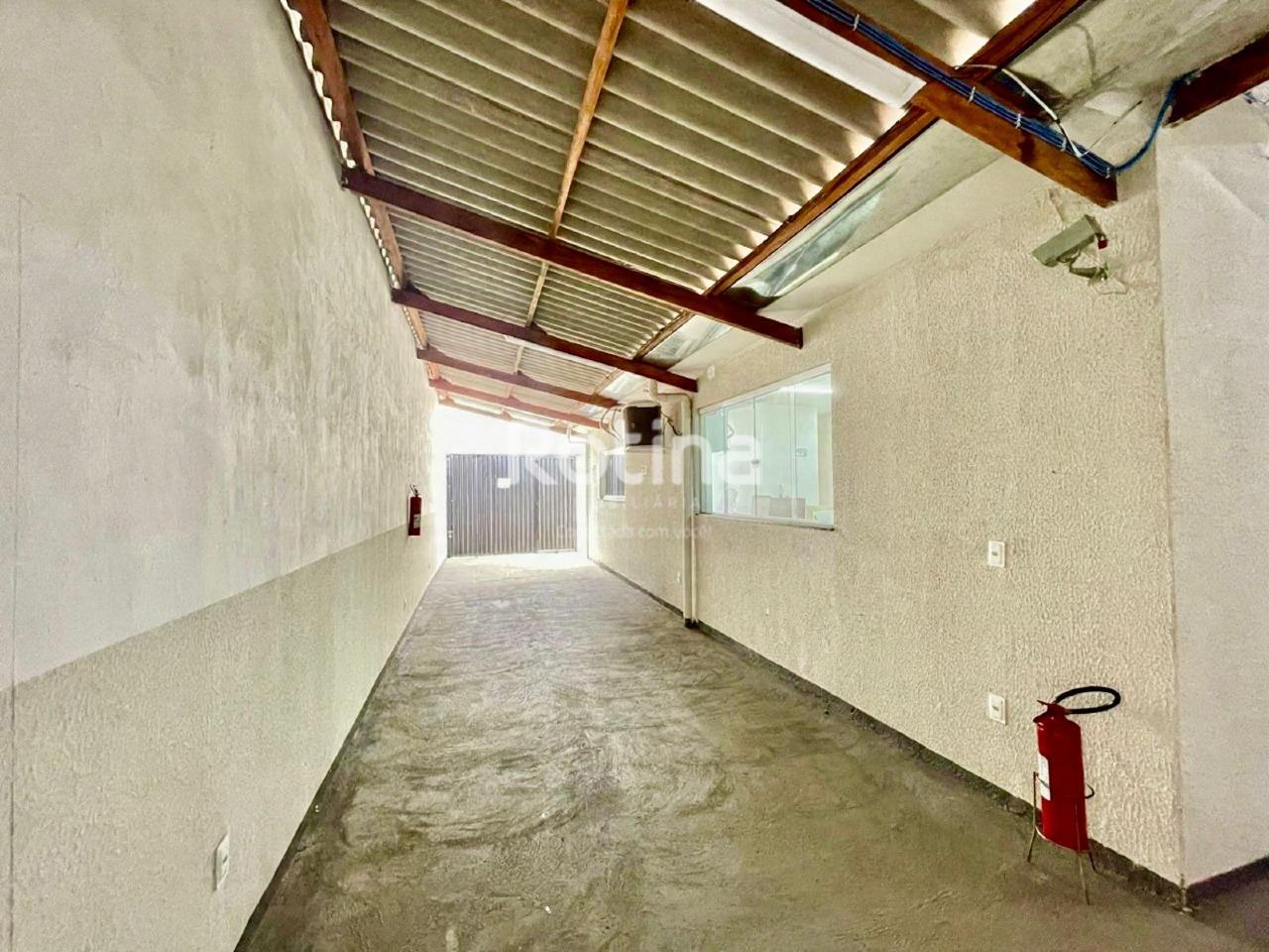 Casa à venda, 3 quartos em Uberlândia no bairro Santa Mônica no valor de R$ 1.300.000,00 - Rotina Imobiliária: 