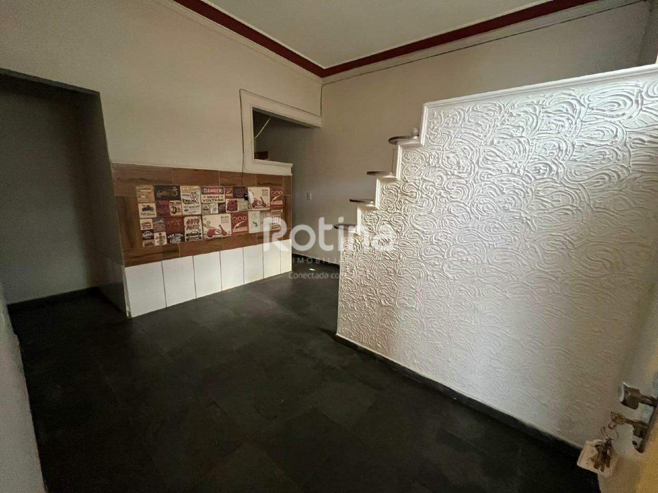 Casa para alugar, em Uberlândia no bairro Nossa Senhora Aparecida no valor de R$ 1.620,00 - Rotina Imobiliária: 