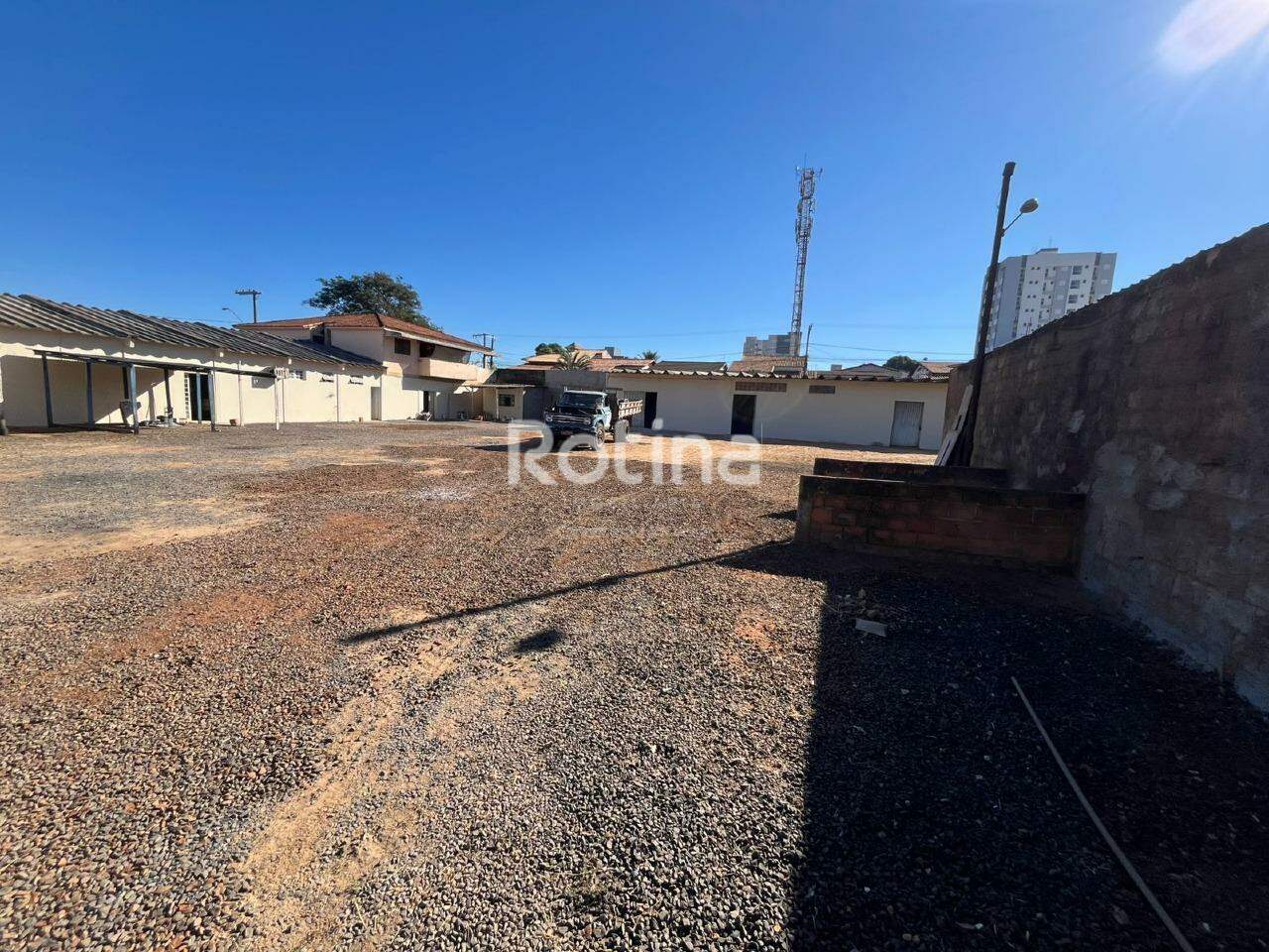 Loja para alugar, em Uberlândia no bairro Segismundo Pereira no valor de R$ 20.000,00 - Rotina Imobiliária: 