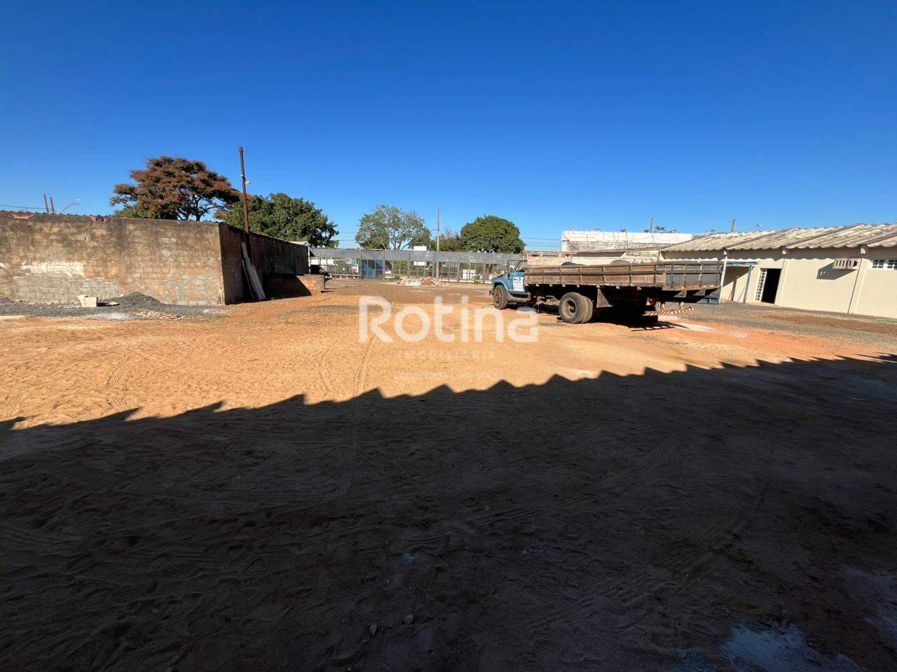 Loja para alugar, em Uberlândia no bairro Segismundo Pereira no valor de R$ 20.000,00 - Rotina Imobiliária: 