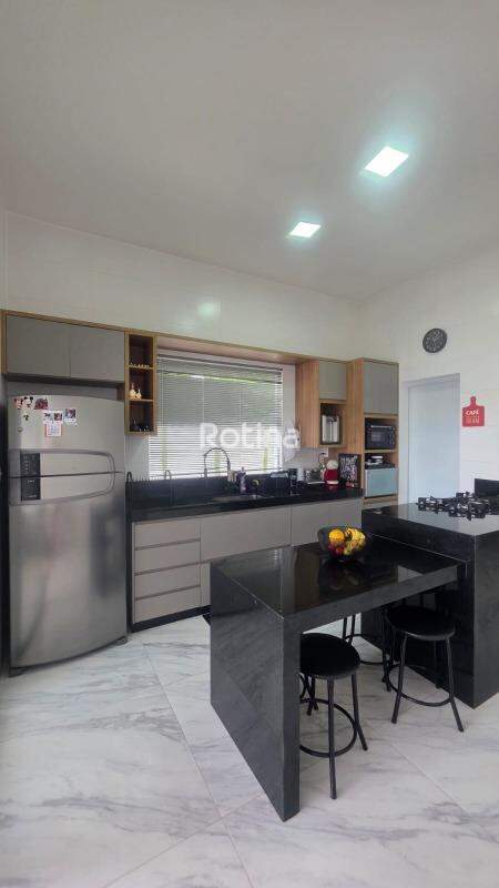 Casa Condomínio Fechado à venda, 3 quartos em Uberlândia no bairro Shopping Park no valor de R$ 1.450.000,00 - Rotina Imobiliária: 