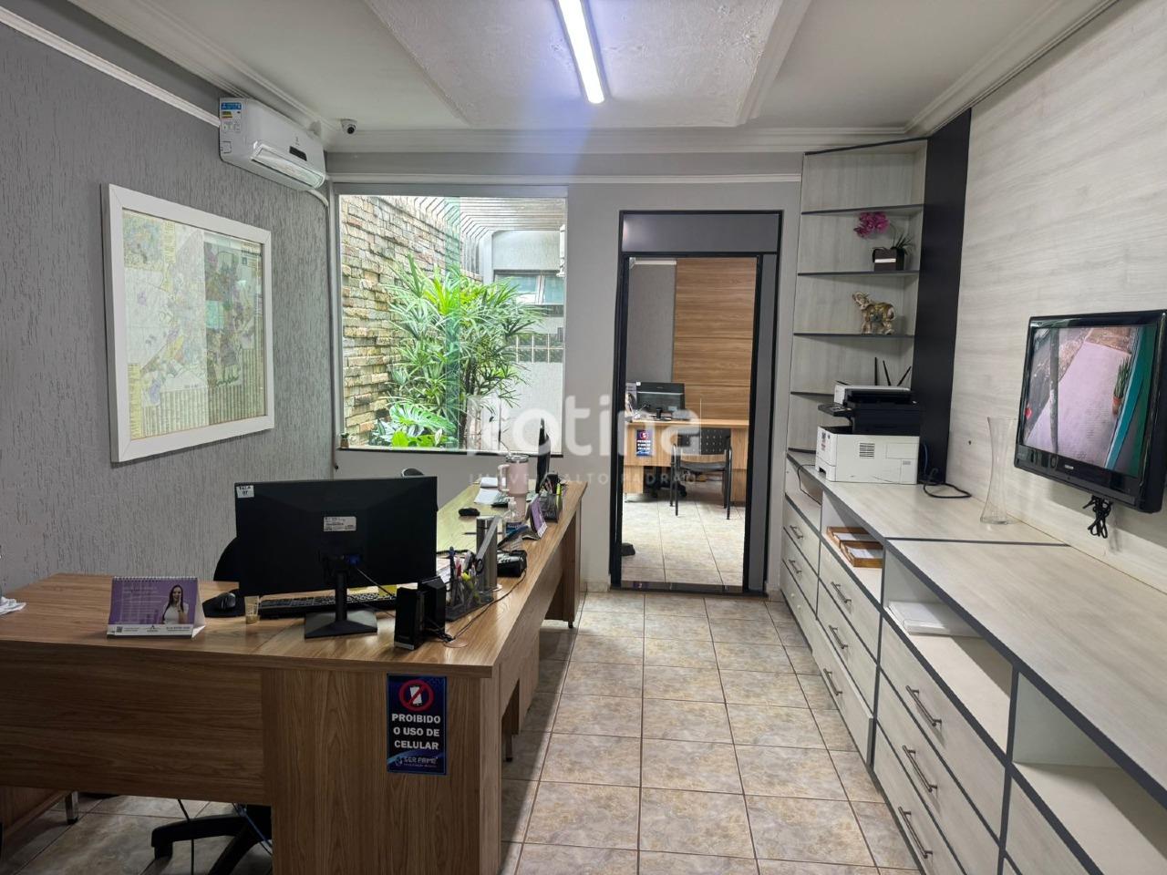 Casa à venda, 3 quartos em Uberlândia no bairro Umuarama no valor de R$ 920.000,00 - Rotina Imobiliária: 