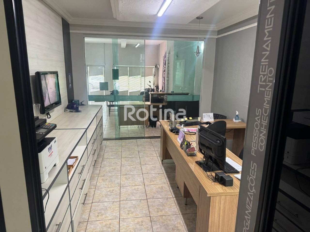 Casa à venda, 3 quartos em Uberlândia no bairro Umuarama no valor de R$ 920.000,00 - Rotina Imobiliária: 