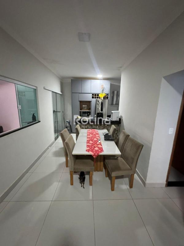 Casa para alugar, 3 quartos em Uberlândia no bairro São Jorge no valor de R$ 2.300,00 - Rotina Imobiliária: 