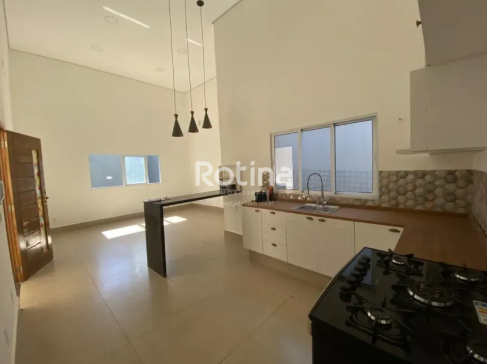 Casa à venda, 3 quartos em Uberlândia no bairro Cidade Jardim no valor de R$ 650.000,00 - Rotina Imobiliária: 