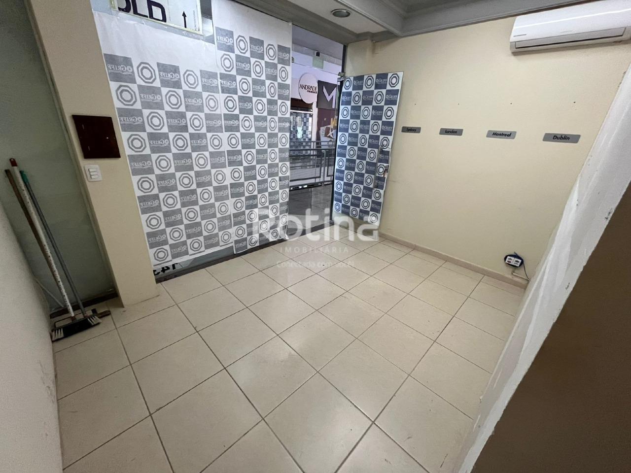 Loja para alugar, em Uberlândia no bairro Saraiva no valor de R$ 750,00 - Rotina Imobiliária: 