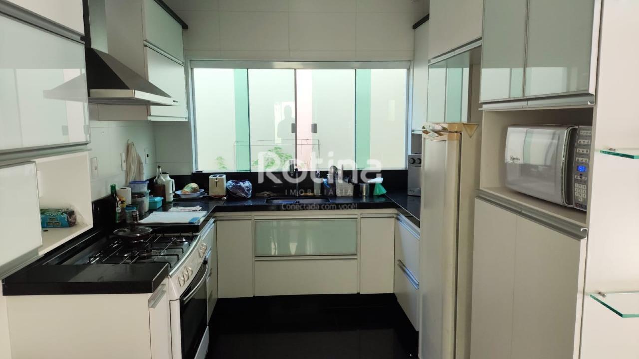 Casa para alugar, 6 quartos em Uberlândia no bairro Fundinho no valor de R$ 14.000,00 - Rotina Imobiliária: 