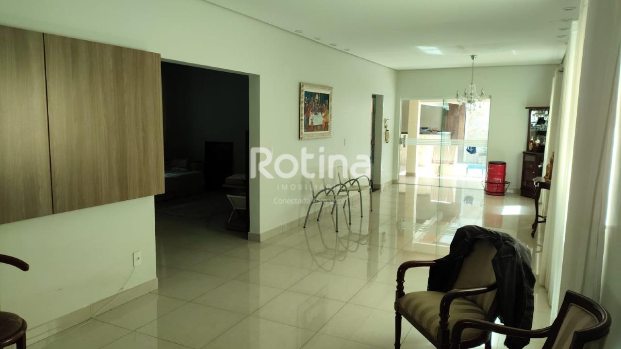 Casa para alugar, 6 quartos em Uberlândia no bairro Fundinho no valor de R$ 14.000,00 - Rotina Imobiliária: 