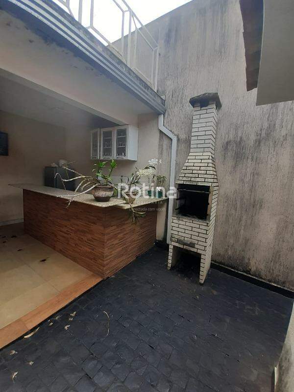 Casa à venda, 3 quartos em Uberlândia no bairro Cidade Jardim no valor de R$ 480.000,00 - Rotina Imobiliária: 