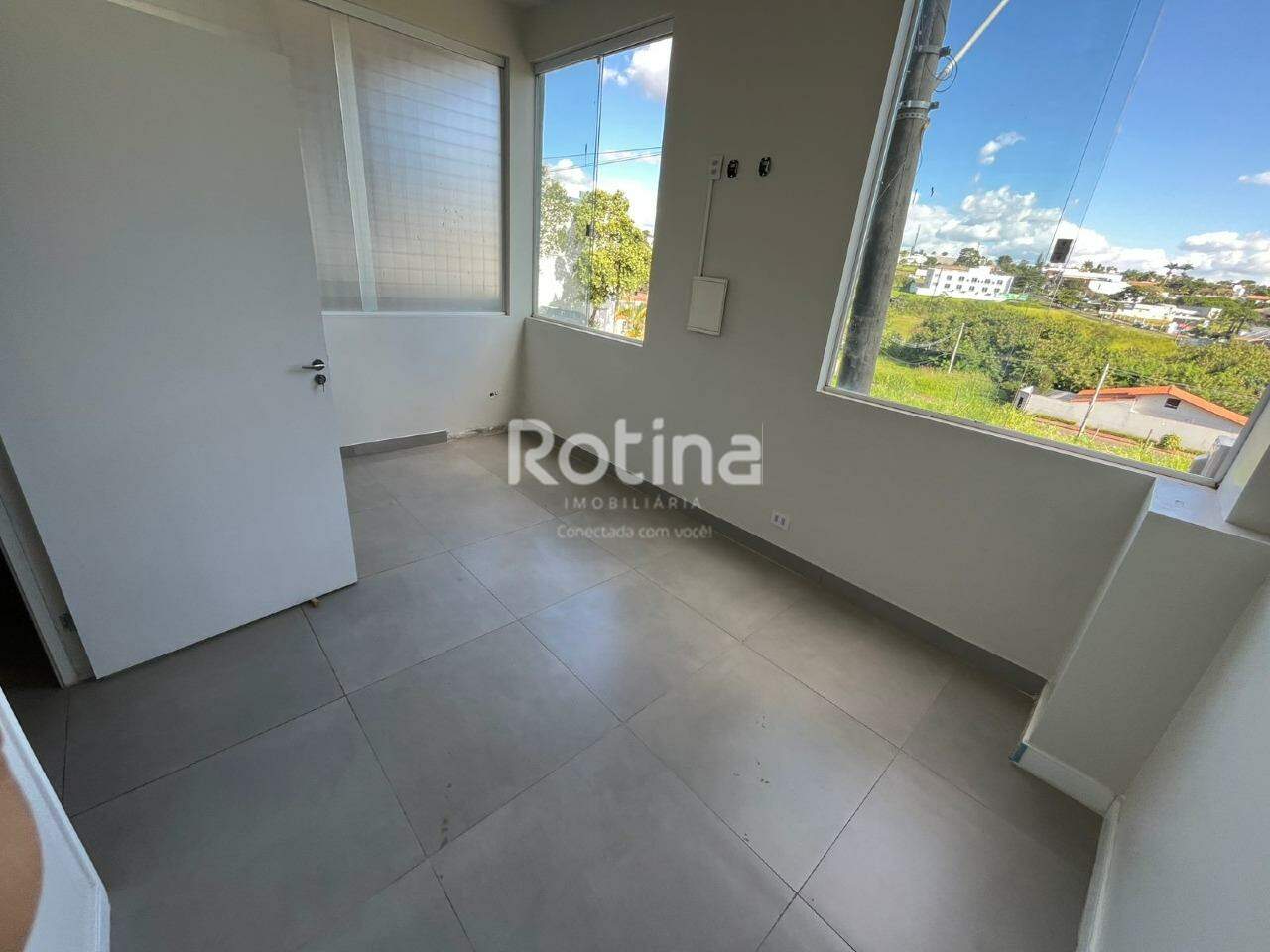 Sala para alugar, em Uberlândia no bairro Vigilato Pereira no valor de R$ 3.000,00 - Rotina Imobiliária: 