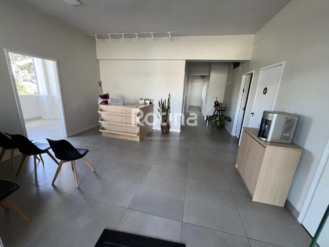 Sala para alugar, em Uberlândia no bairro Vigilato Pereira no valor de R$ 1.500,00 - Rotina Imobiliária: 