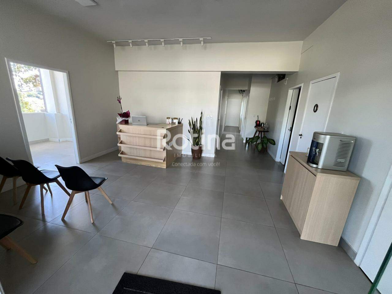 Sala para alugar, em Uberlândia no bairro Vigilato Pereira no valor de R$ 1.500,00 - Rotina Imobiliária: 