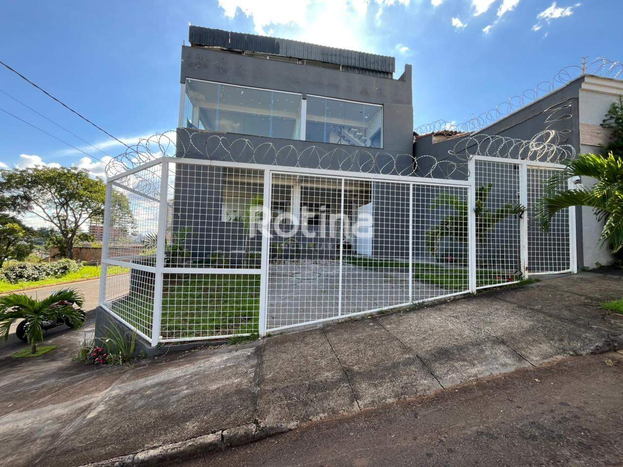 Sala para alugar, em Uberlândia no bairro Vigilato Pereira no valor de R$ 1.500,00 - Rotina Imobiliária: 