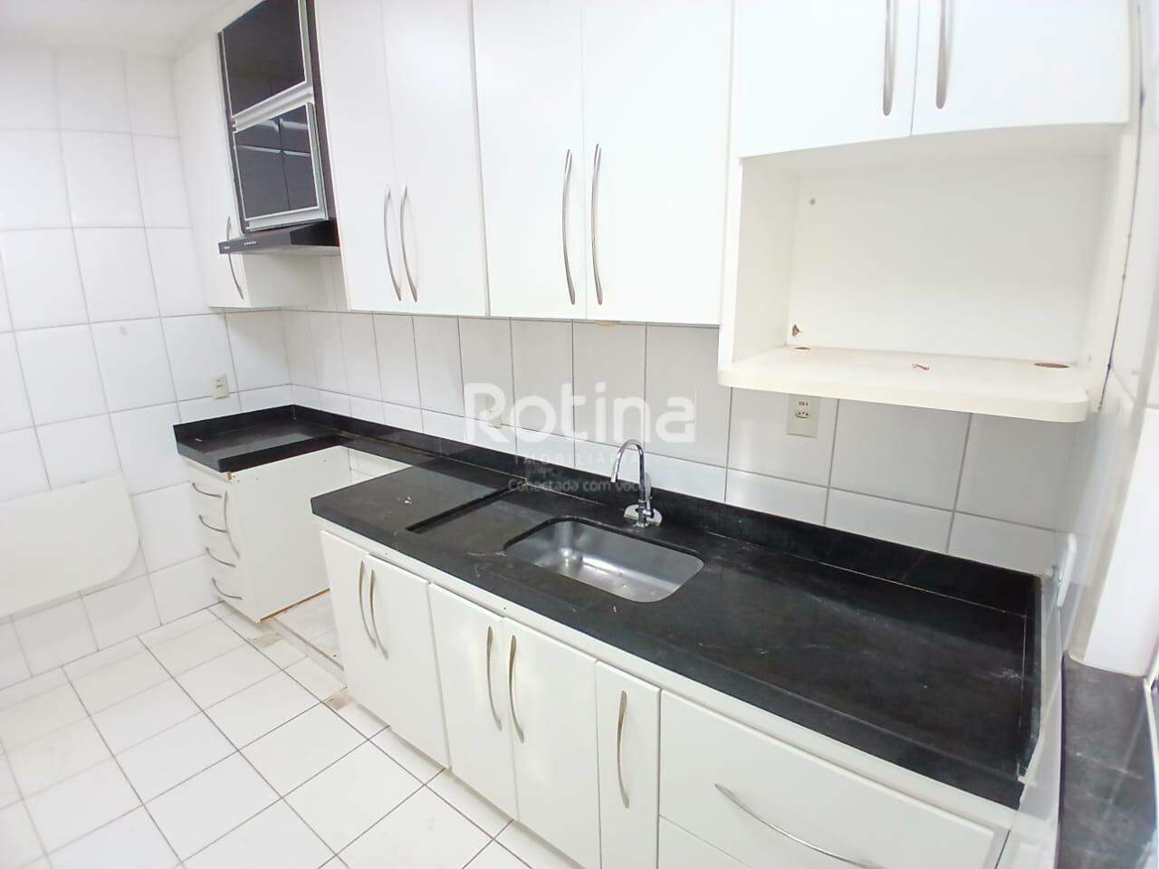 Apartamento para alugar, 3 quartos em Uberlândia no bairro Santa Mônica no valor de R$ 2.250,00 - Rotina Imobiliária: 