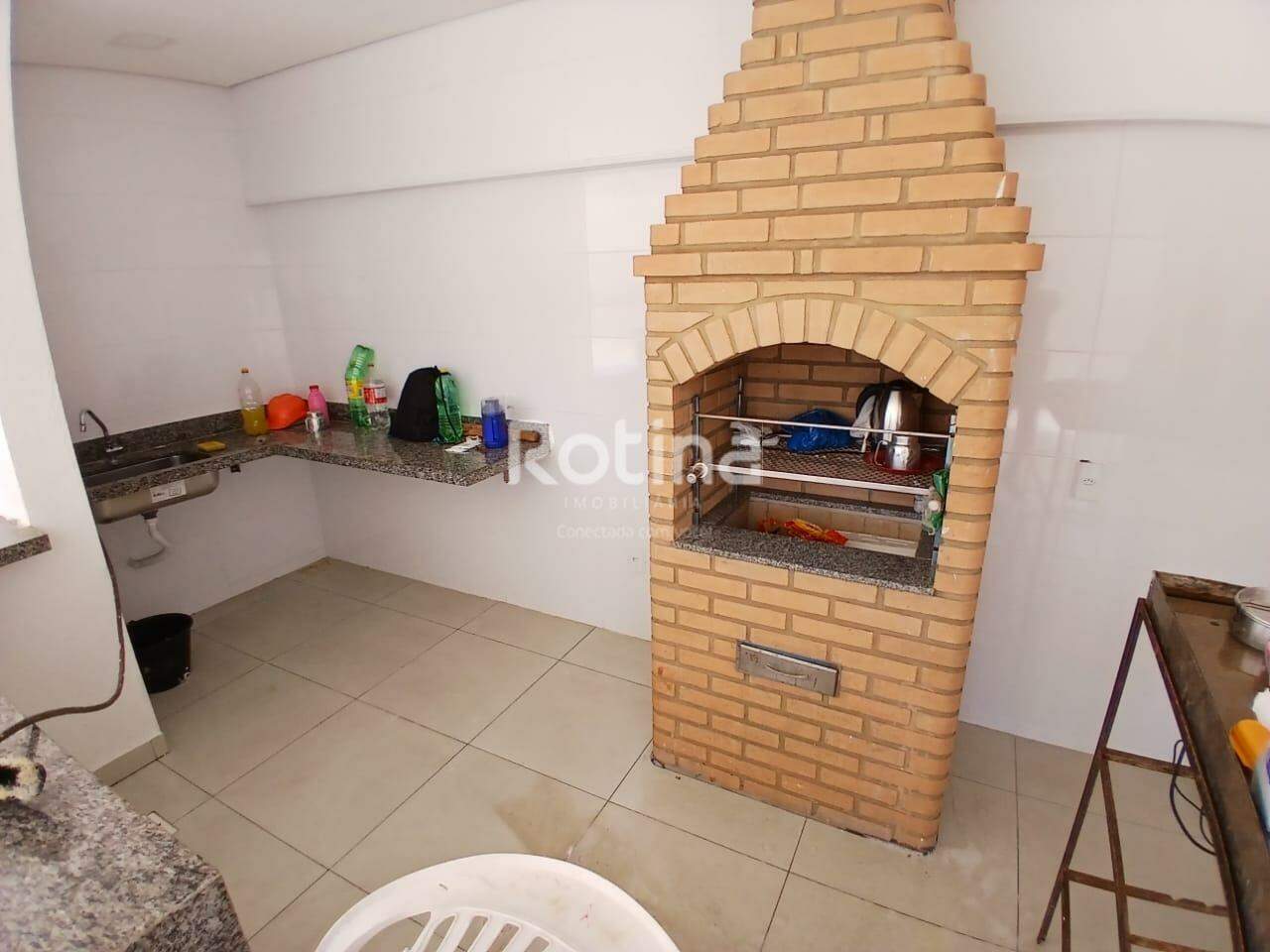 Apartamento para alugar, 2 quartos em Uberlândia no bairro Segismundo Pereira no valor de R$ 1.000,00 - Rotina Imobiliária: 