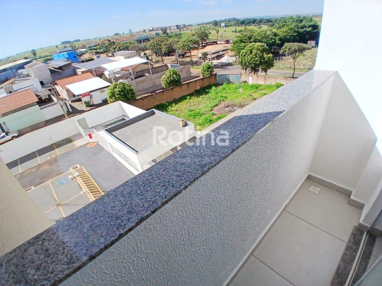 Apartamento para alugar, 2 quartos em Uberlândia no bairro Segismundo Pereira no valor de R$ 1.000,00 - Rotina Imobiliária: 