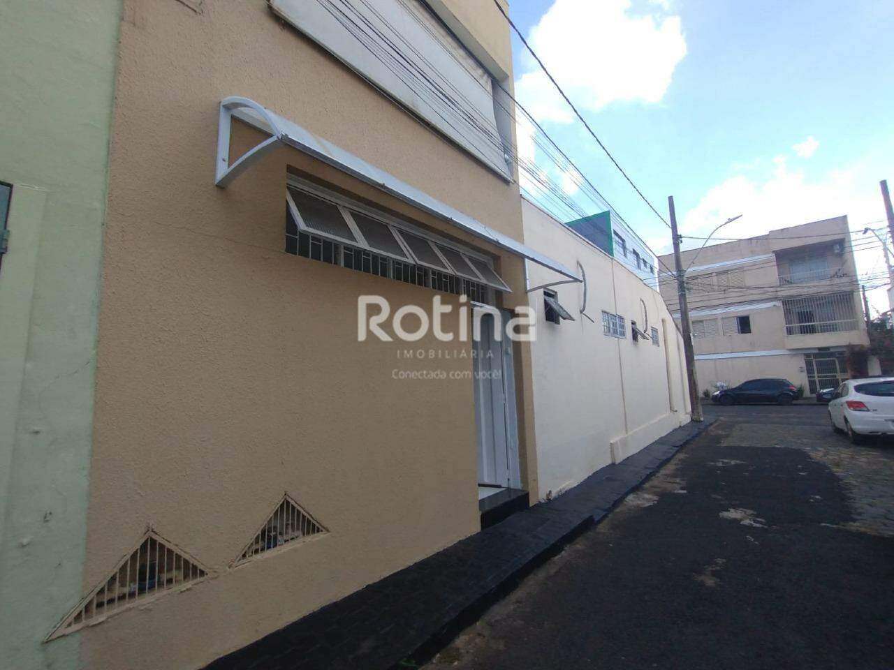 Casa para alugar, 4 quartos em Uberlândia no bairro Nossa Senhora Aparecida no valor de R$ 3.500,00 - Rotina Imobiliária: 