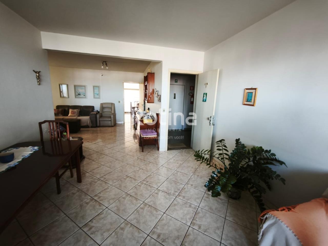 Apartamento à venda, 5 quartos em Uberlândia no bairro Fundinho no valor de R$ 800.000,00 - Rotina Imobiliária: 