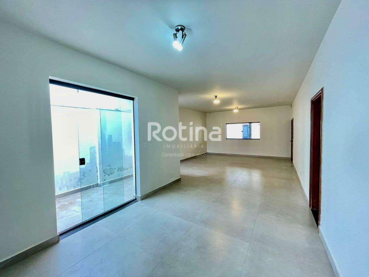 Casa à venda, 3 quartos em Uberlândia no bairro Vigilato Pereira no valor de R$ 750.000,00 - Rotina Imobiliária: 