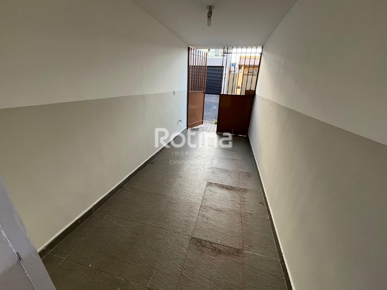 Casa para alugar, 2 quartos em Uberlândia no bairro Nossa Senhora Aparecida no valor de R$ 1.800,00 - Rotina Imobiliária: 