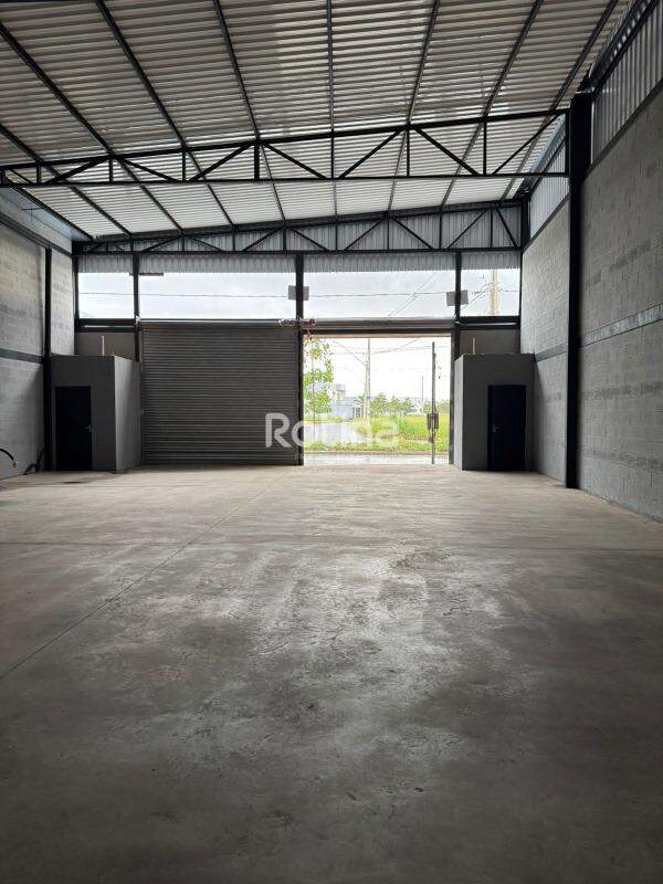 Galpão à venda, em Uberlândia no bairro Novo Mundo no valor de R$ 1.920.000,00 - Rotina Imobiliária: 