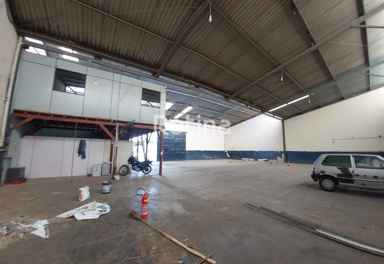 Galpão para alugar, em Uberlândia no bairro Distrito Industrial no valor de R$ 17.000,00 - Rotina Imobiliária: 