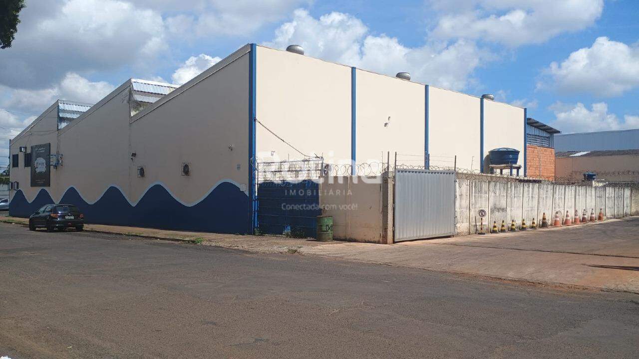 Galpão para alugar, em Uberlândia no bairro Distrito Industrial no valor de R$ 17.000,00 - Rotina Imobiliária: 