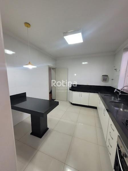 Apartamento à venda, 3 quartos em Uberlândia no bairro Santa Mônica no valor de R$ 390.000,00 - Rotina Imobiliária: 