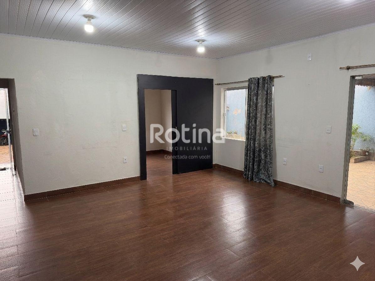 Casa à venda, 3 quartos em Uberlândia no bairro Carajás no valor de R$ 500.000,00 - Rotina Imobiliária: 