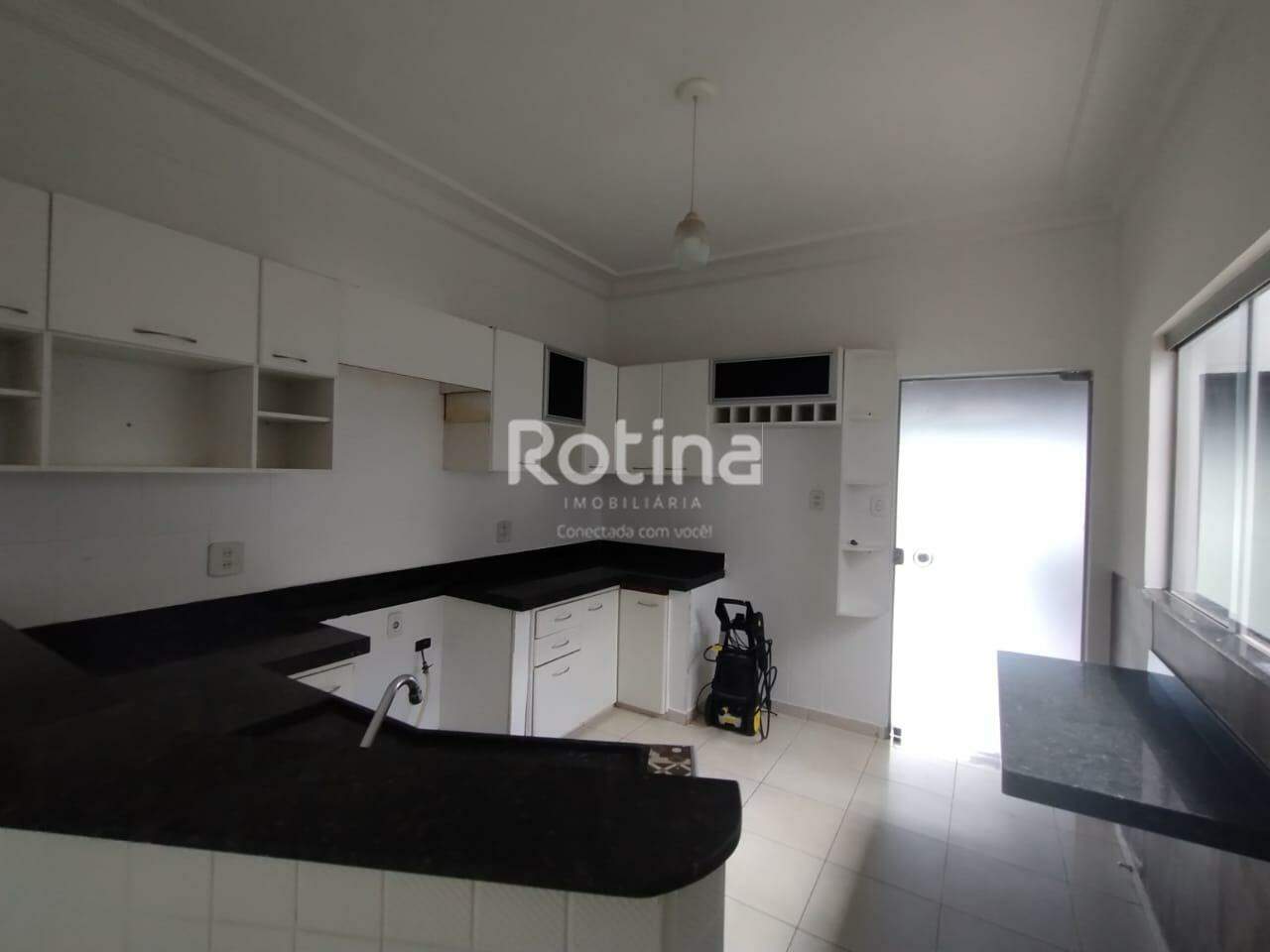 Casa para alugar, 3 quartos em Uberlândia no bairro Jardim das Palmeiras no valor de R$ 3.600,00 - Rotina Imobiliária: 