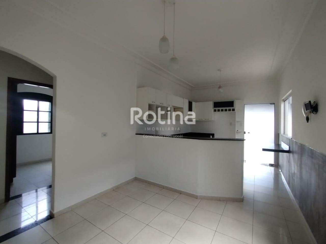 Casa para alugar, 3 quartos em Uberlândia no bairro Jardim das Palmeiras no valor de R$ 3.600,00 - Rotina Imobiliária: 