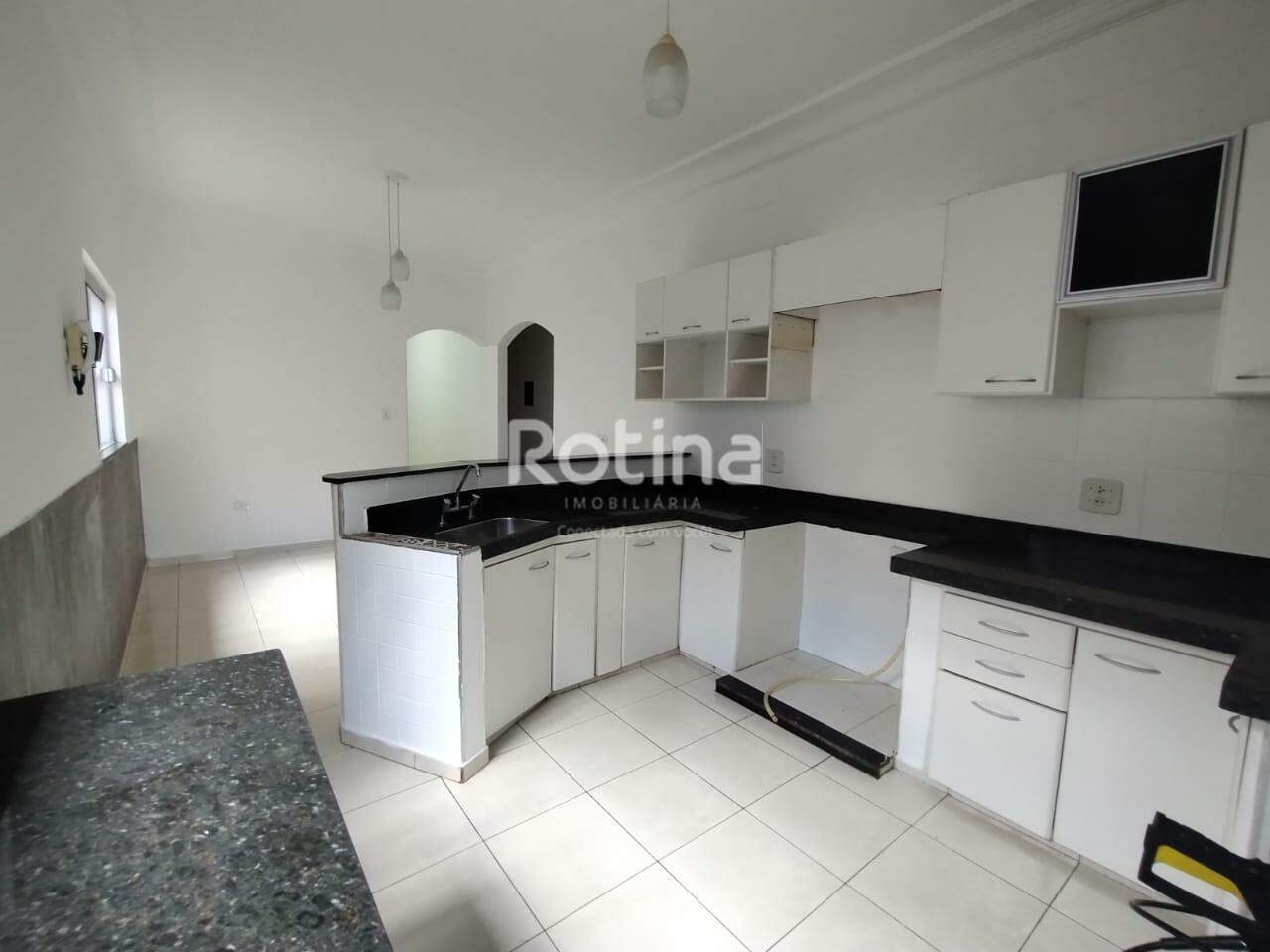 Casa para alugar, 3 quartos em Uberlândia no bairro Jardim das Palmeiras no valor de R$ 3.600,00 - Rotina Imobiliária: 