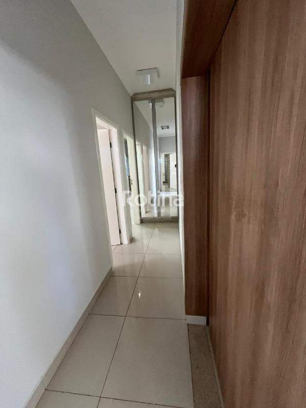 Casa Condomínio Fechado para alugar, 3 quartos em Uberlândia no bairro Aclimação no valor de R$ 10.000,00 - Rotina Imobiliária: 