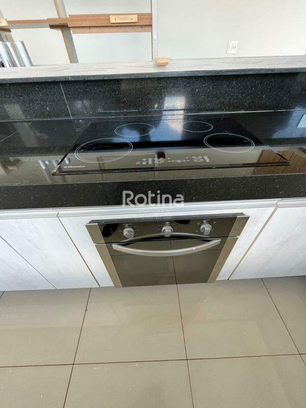 Casa Condomínio Fechado para alugar, 3 quartos em Uberlândia no bairro Aclimação no valor de R$ 10.000,00 - Rotina Imobiliária: 