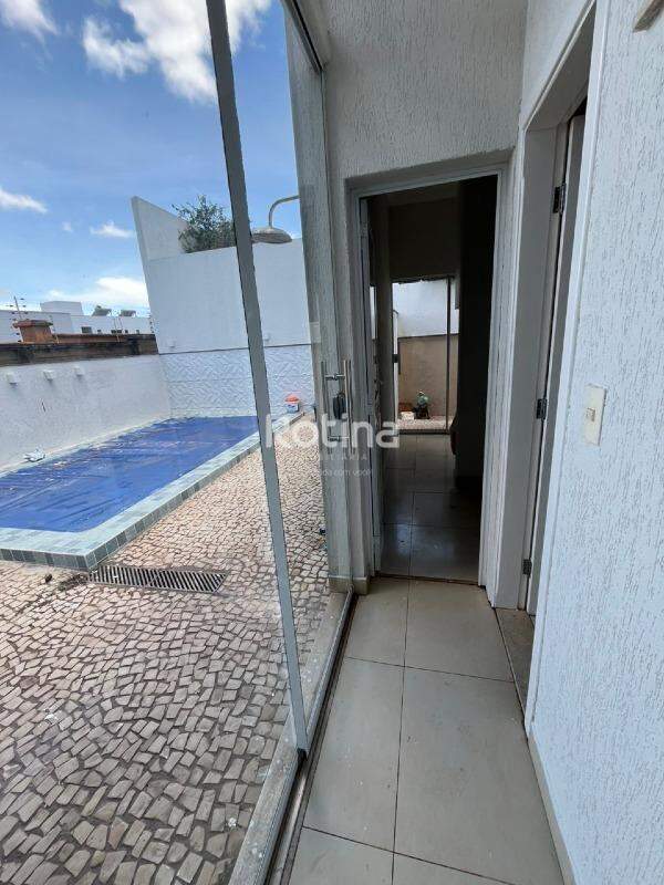 Casa Condomínio Fechado para alugar, 3 quartos em Uberlândia no bairro Aclimação no valor de R$ 10.000,00 - Rotina Imobiliária: 
