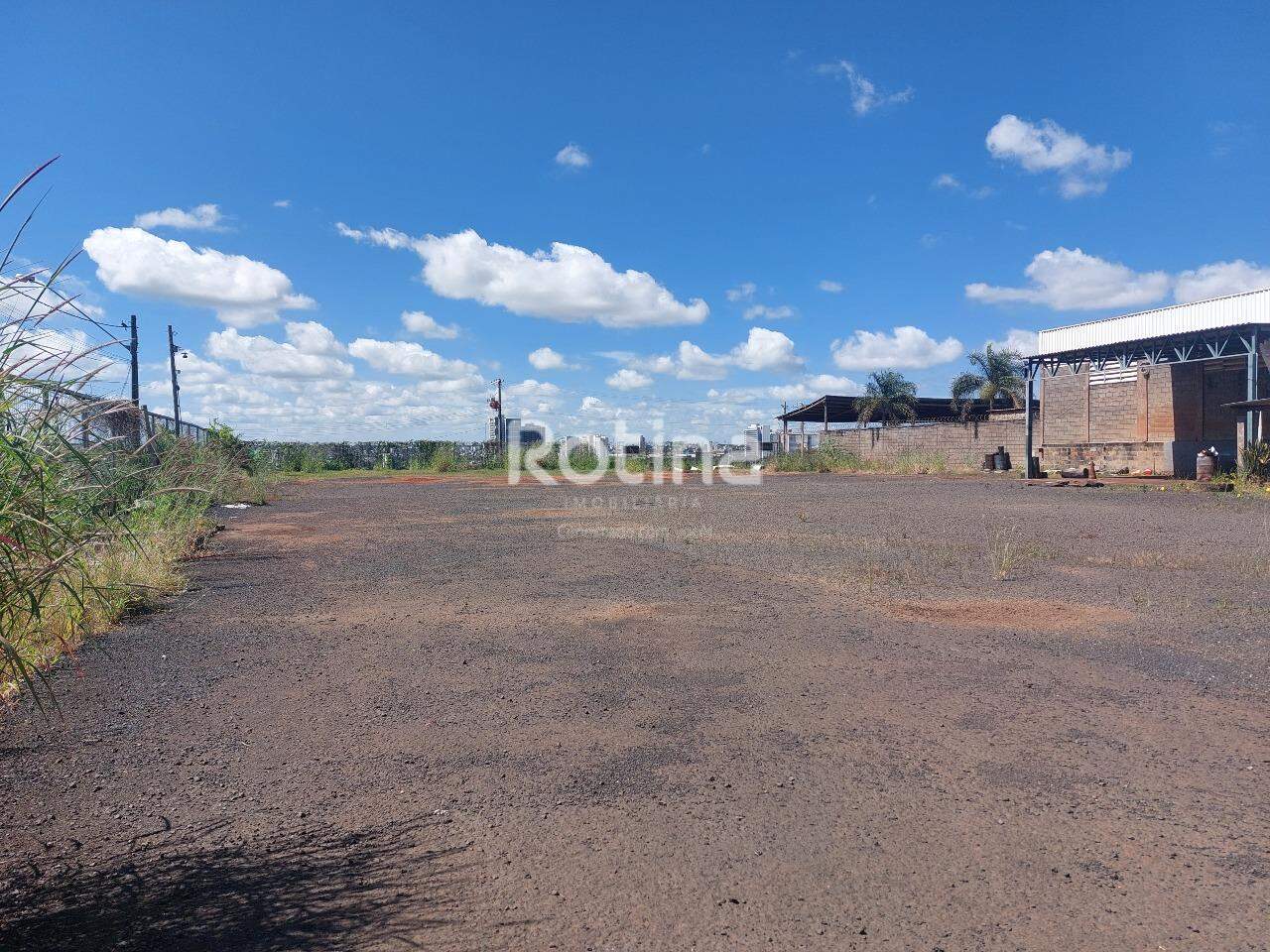 Área para alugar, em Uberlândia no bairro Minas Gerais no valor de R$ 16.000,00 - Rotina Imobiliária: 