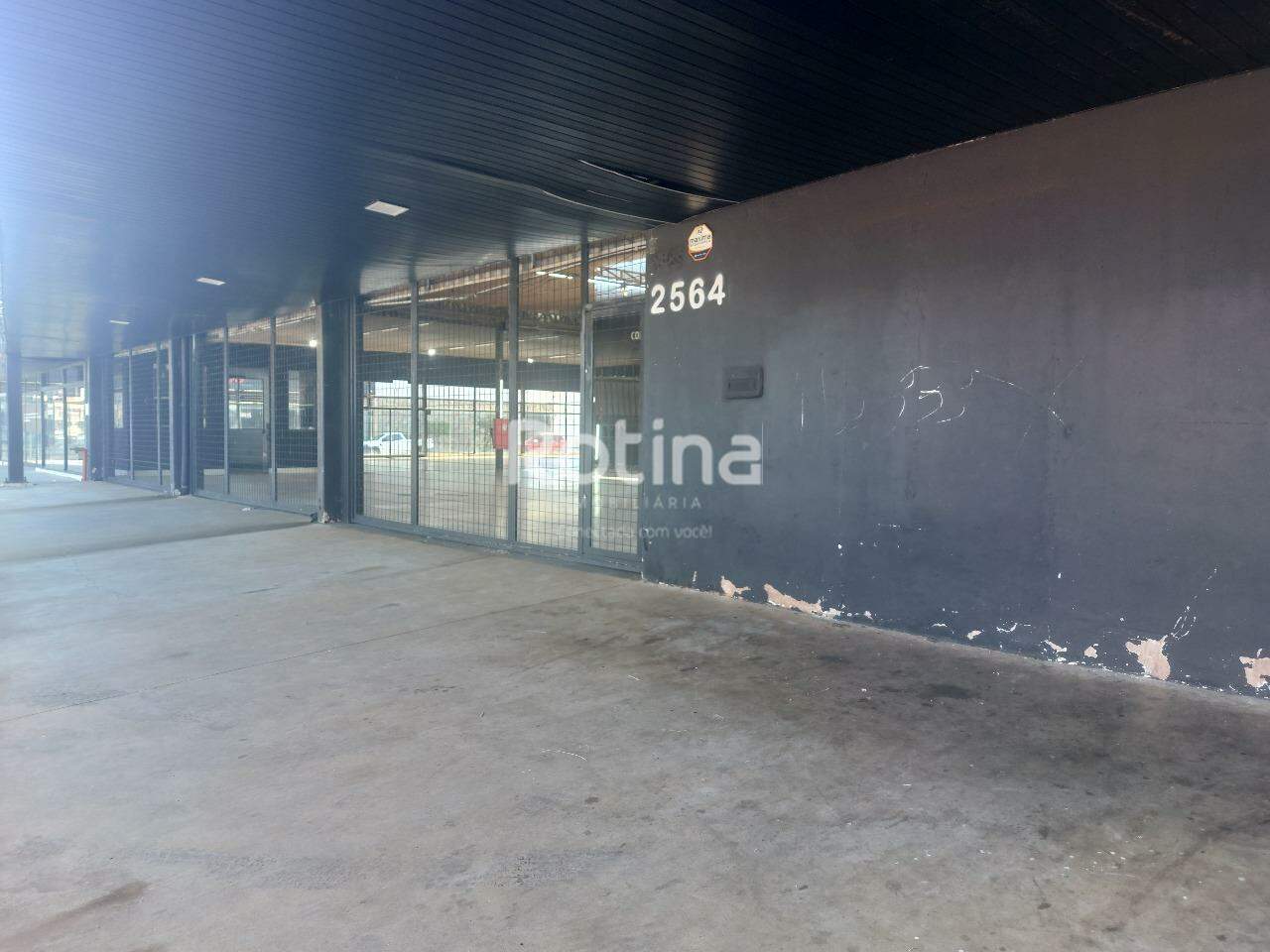 Garagem para alugar, em Uberlândia no bairro Brasil no valor de R$ 22.000,00 - Rotina Imobiliária: 