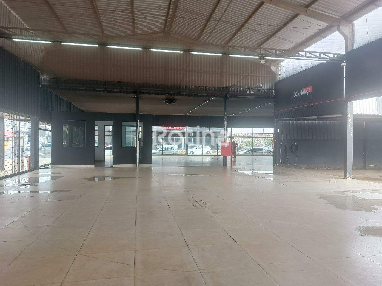 Garagem para alugar, em Uberlândia no bairro Brasil no valor de R$ 22.000,00 - Rotina Imobiliária: 