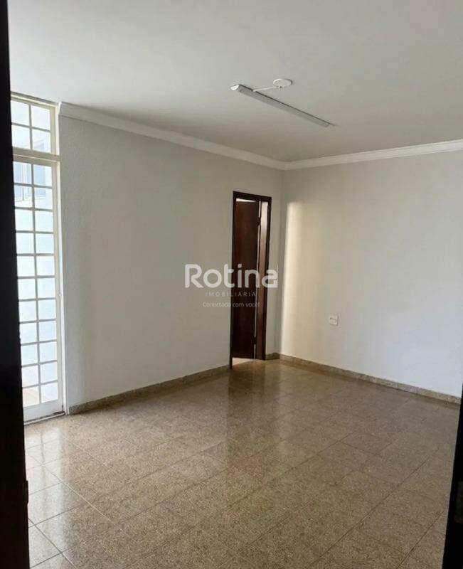 Apartamento para alugar, 3 quartos em Uberlândia no bairro Daniel Fonseca no valor de R$ 2.200,00 - Rotina Imobiliária: 