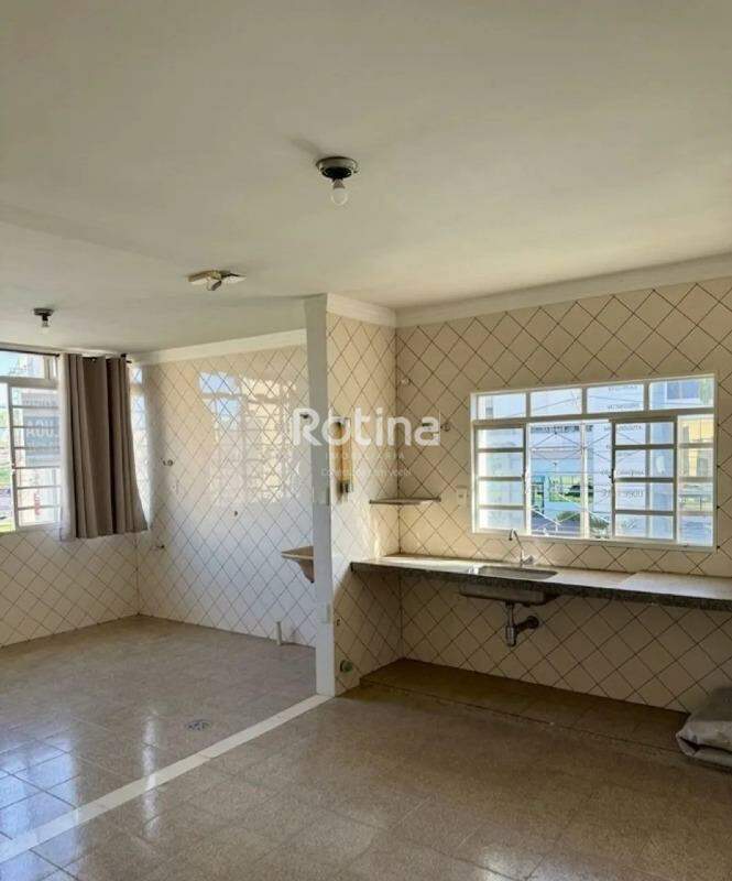 Apartamento para alugar, 3 quartos em Uberlândia no bairro Daniel Fonseca no valor de R$ 2.200,00 - Rotina Imobiliária: 